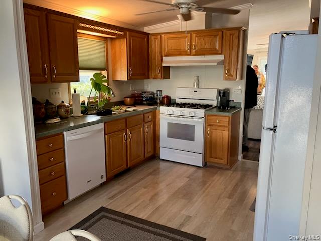 #4 photo, 1661 Old Country Road, Riverhead , NY 11901