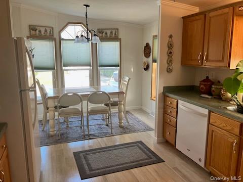 #6 photo, 1661 Old Country Road, Riverhead , NY 11901