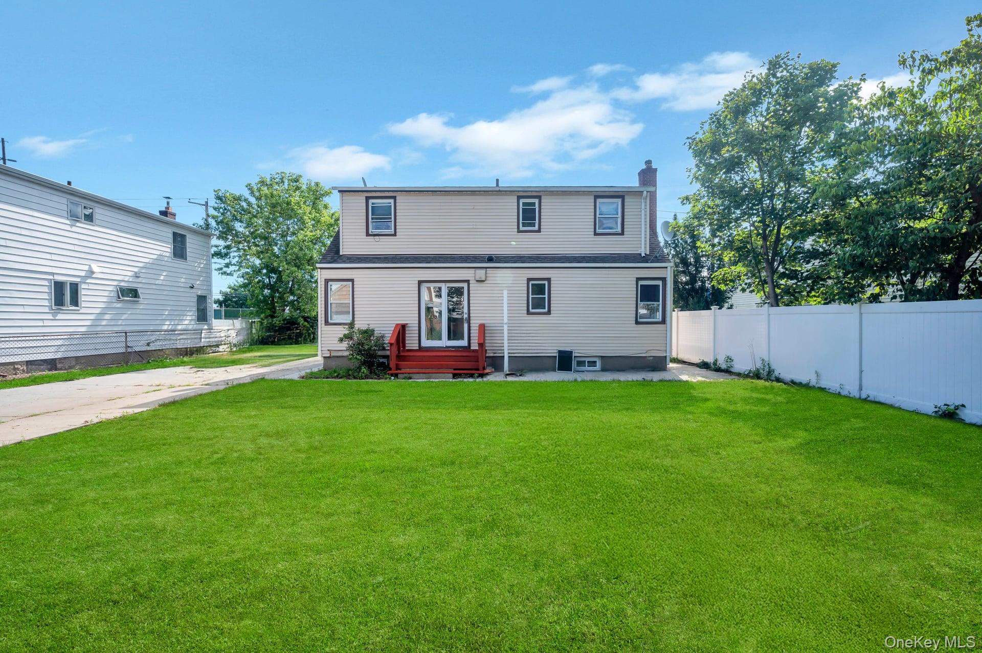 #2 photo, 308 New South Road, Hicksville , NY 11801