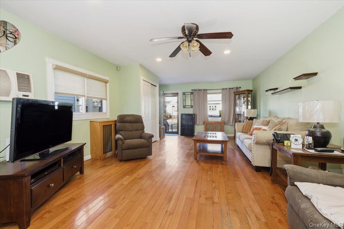 #2 photo, 20206 33rd Avenue, Bayside , NY 11361