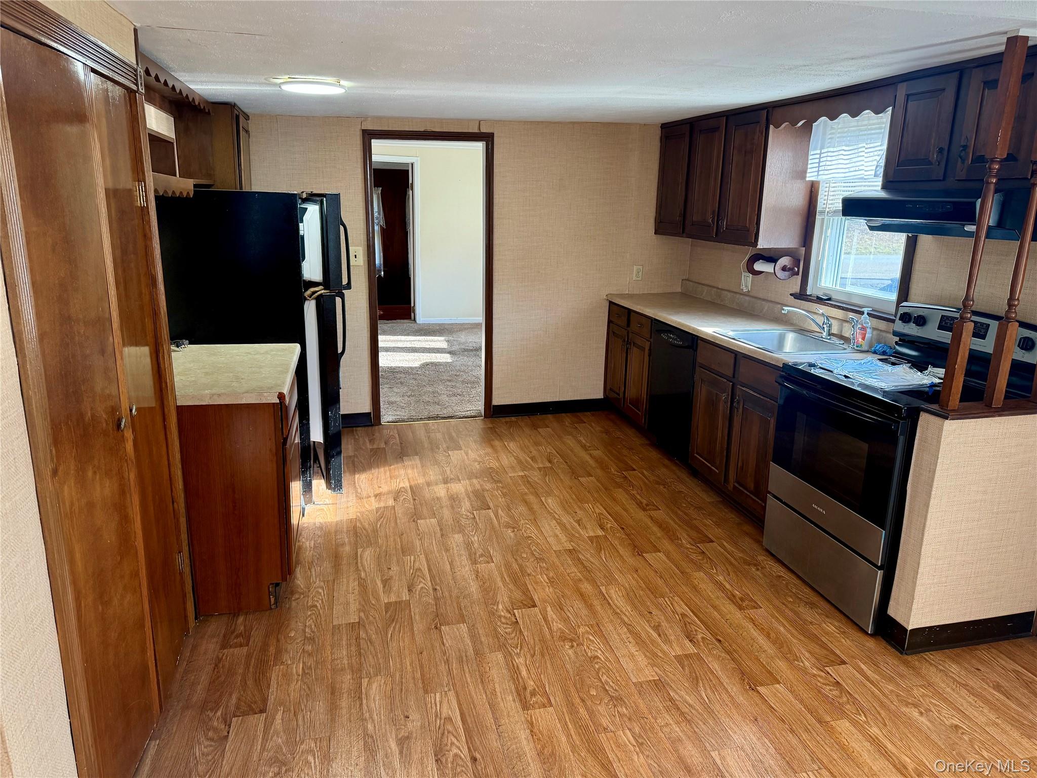 #4 photo, 647 S Drury Lane, Rock Tavern , NY 12549