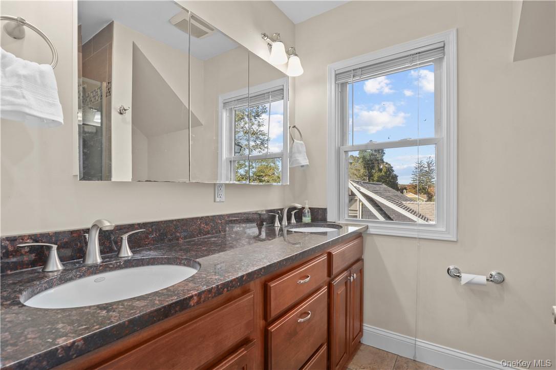 #19 photo, 33 Sycamore Road, Mahopac , NY 10541