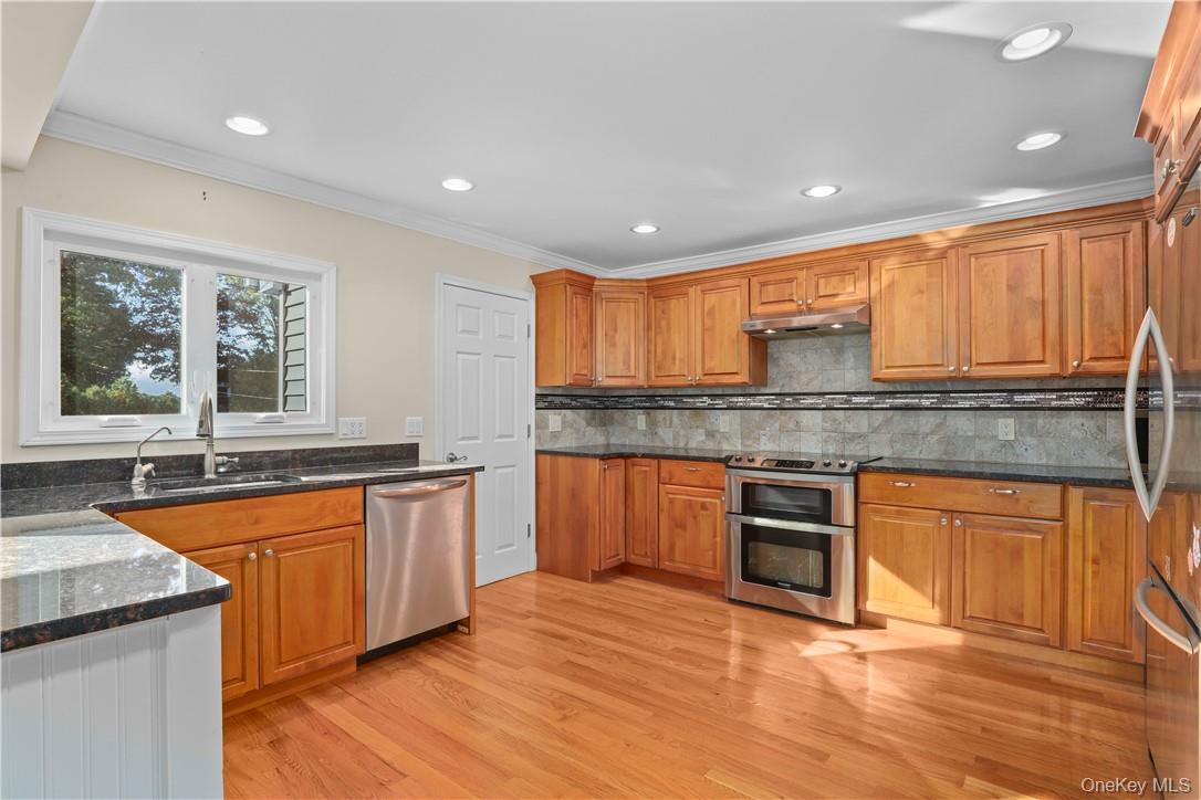 #8 photo, 33 Sycamore Road, Mahopac , NY 10541