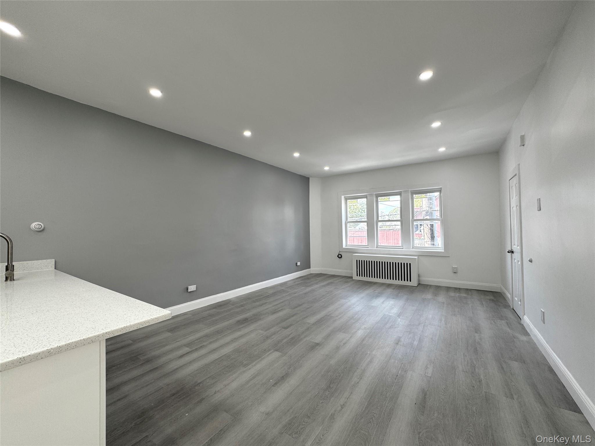 #4 photo, 209-211 Main Street, Farmingdale , NY 11735