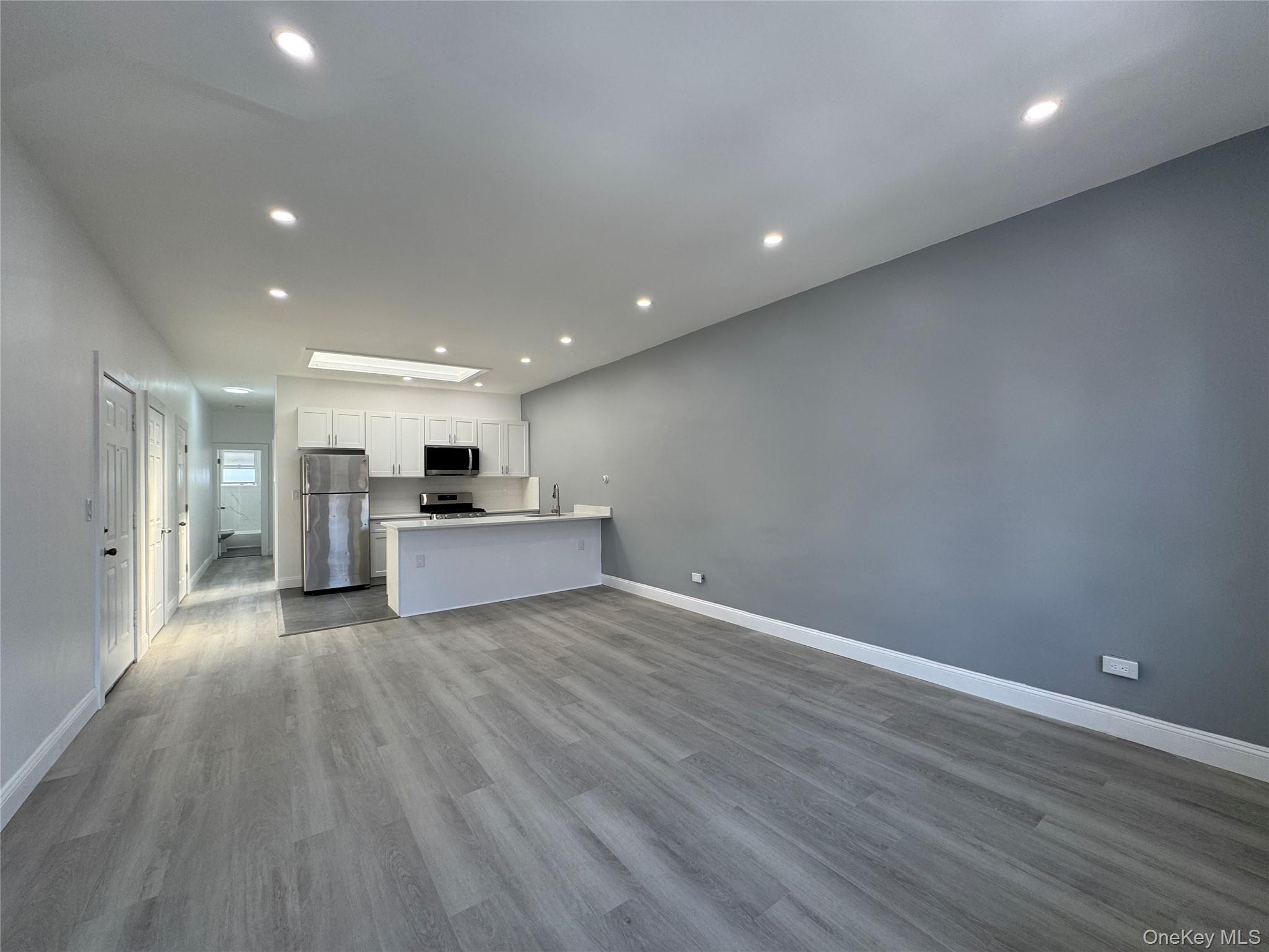 #5 photo, 209-211 Main Street, Farmingdale , NY 11735