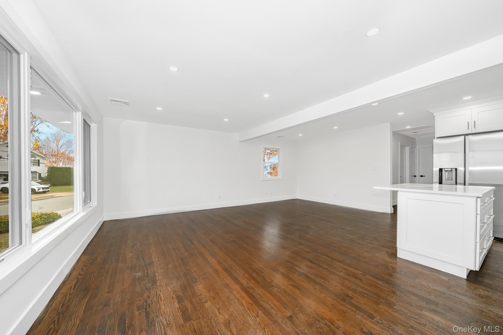 #10 photo, 2874 Hempstead Lane, Wantagh , NY 11793