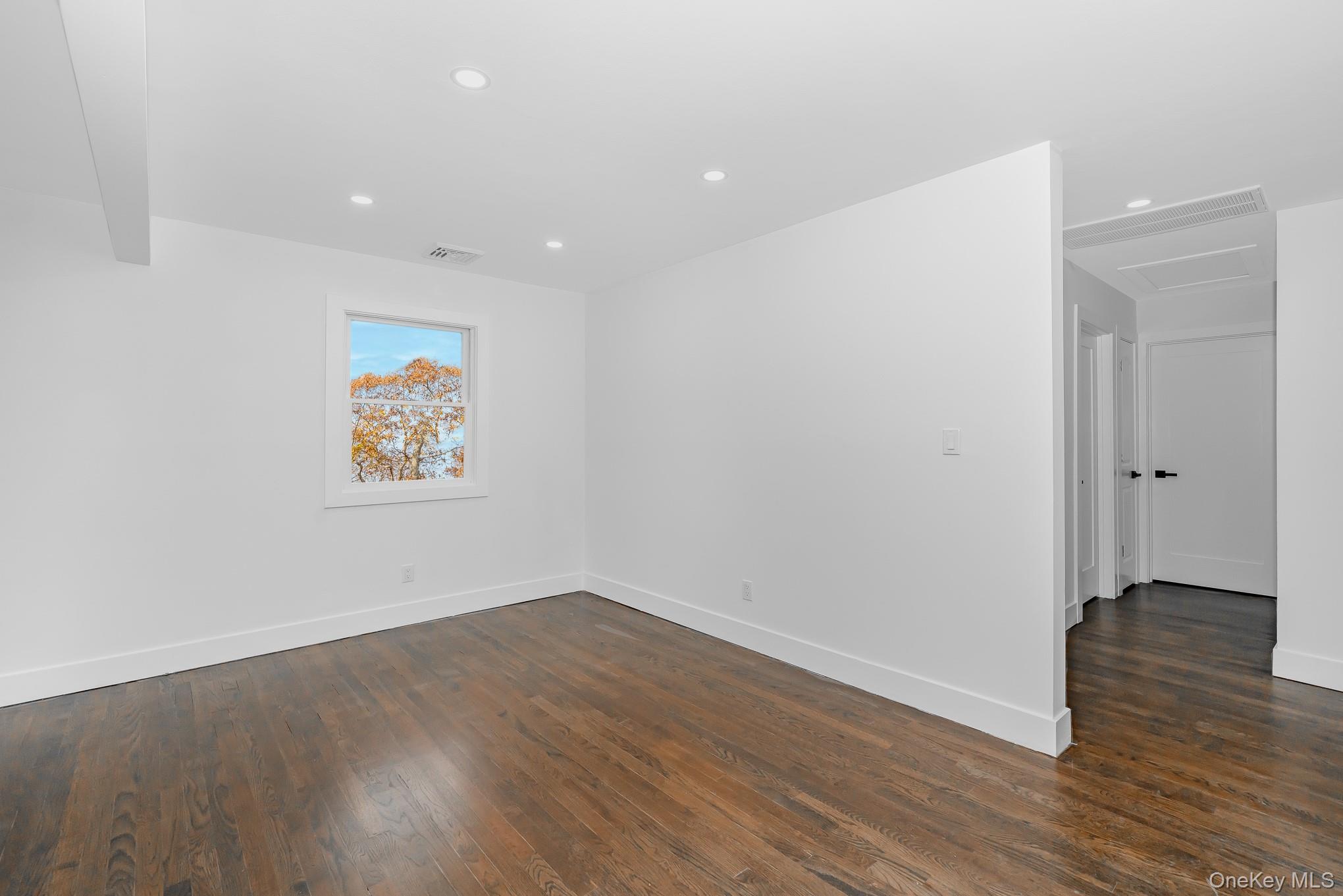 #12 photo, 2874 Hempstead Lane, Wantagh , NY 11793