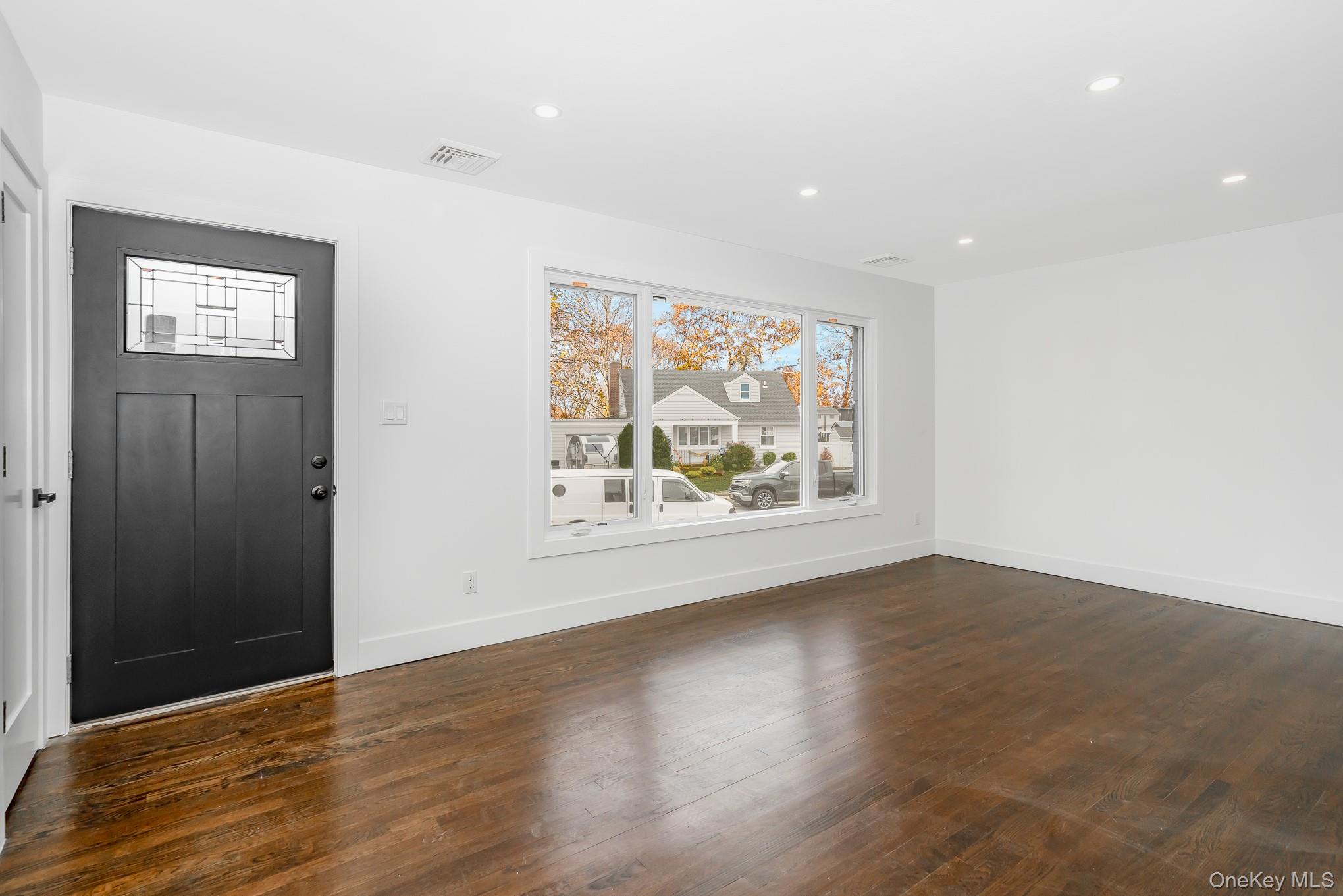 #5 photo, 2874 Hempstead Lane, Wantagh , NY 11793