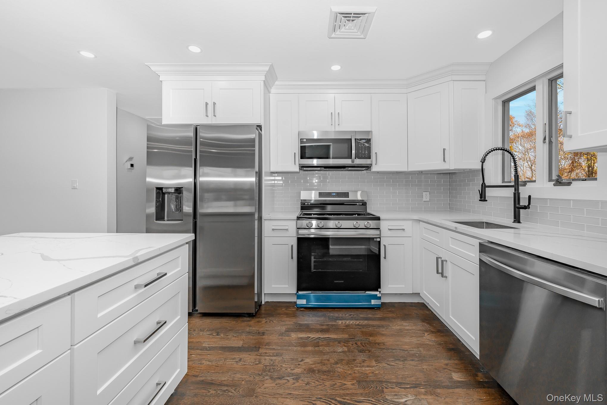 #8 photo, 2874 Hempstead Lane, Wantagh , NY 11793