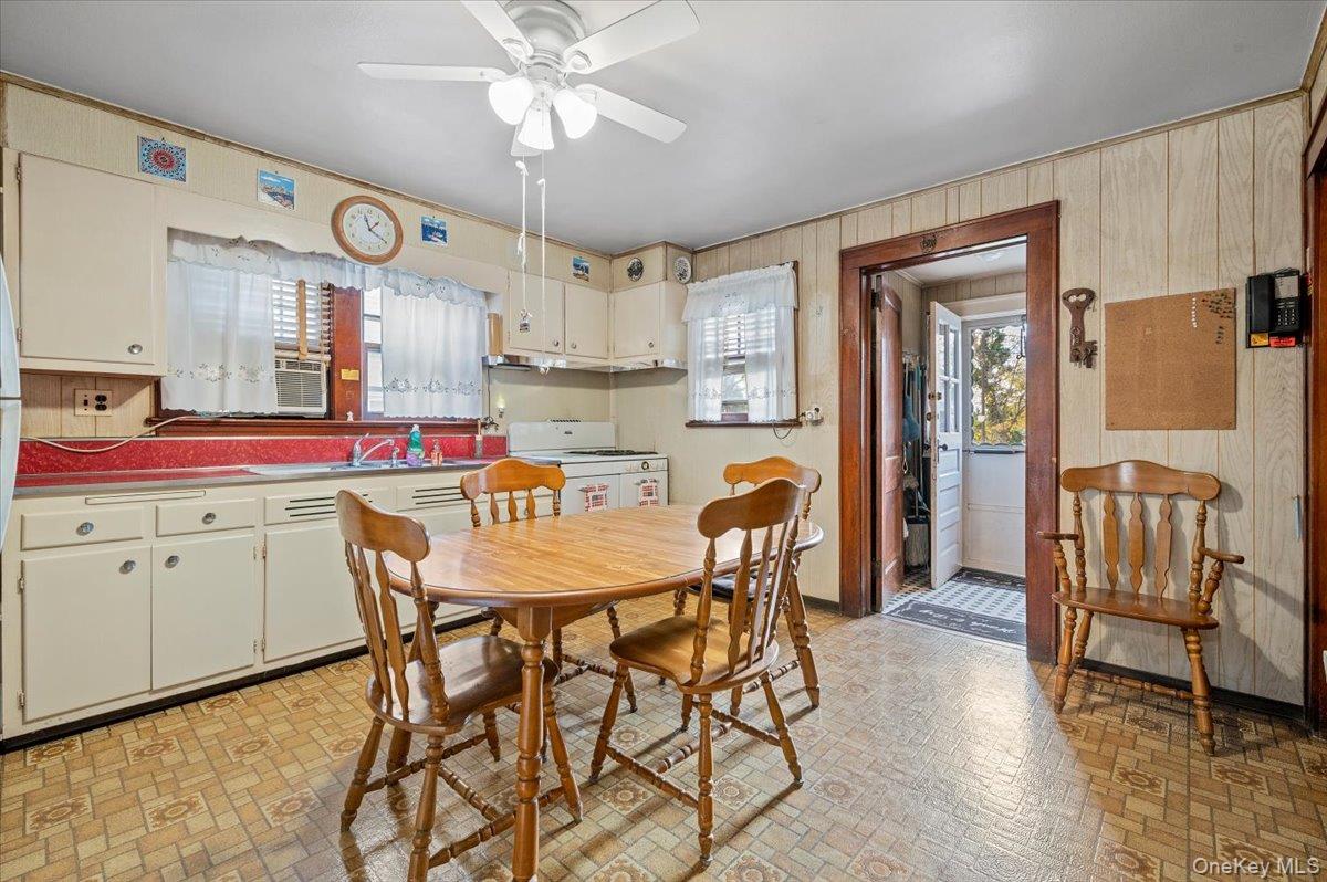 #14 photo, 50 E 9th Street, Huntington Station , NY 11746