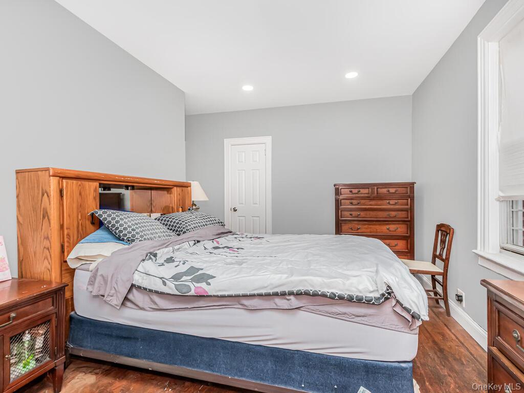 #12 photo, 1352 Hollywood Avenue, Bronx , NY 10461