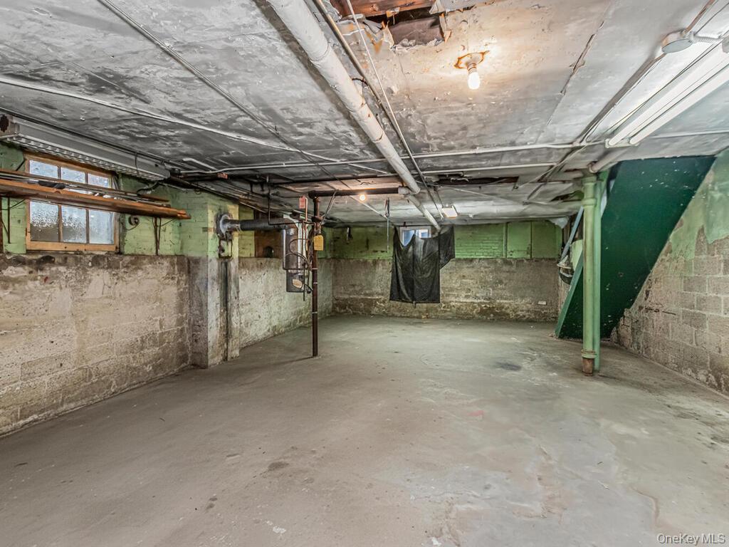 #14 photo, 1352 Hollywood Avenue, Bronx , NY 10461