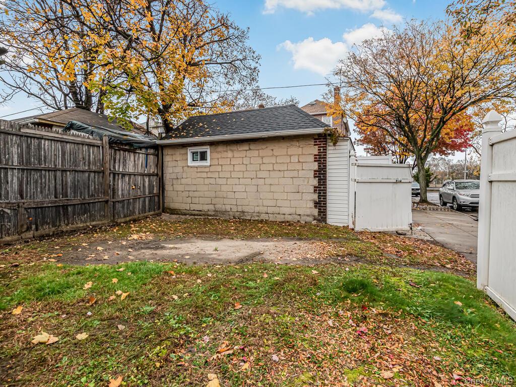 #17 photo, 1352 Hollywood Avenue, Bronx , NY 10461