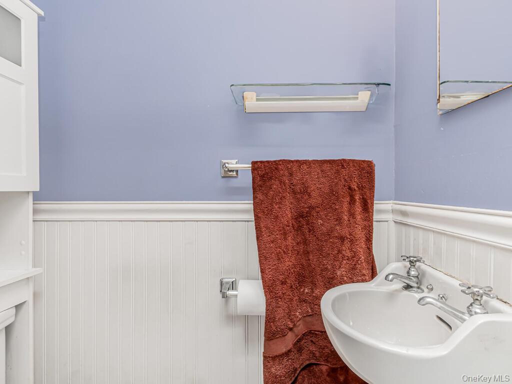 #8 photo, 1352 Hollywood Avenue, Bronx , NY 10461