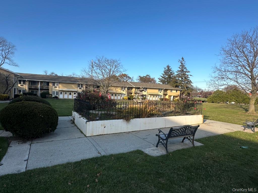 #11 photo, 700 Broadway, Amityville , NY 11701