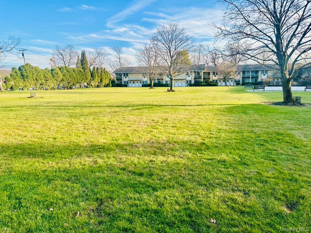 #12 photo, 700 Broadway, Amityville , NY 11701