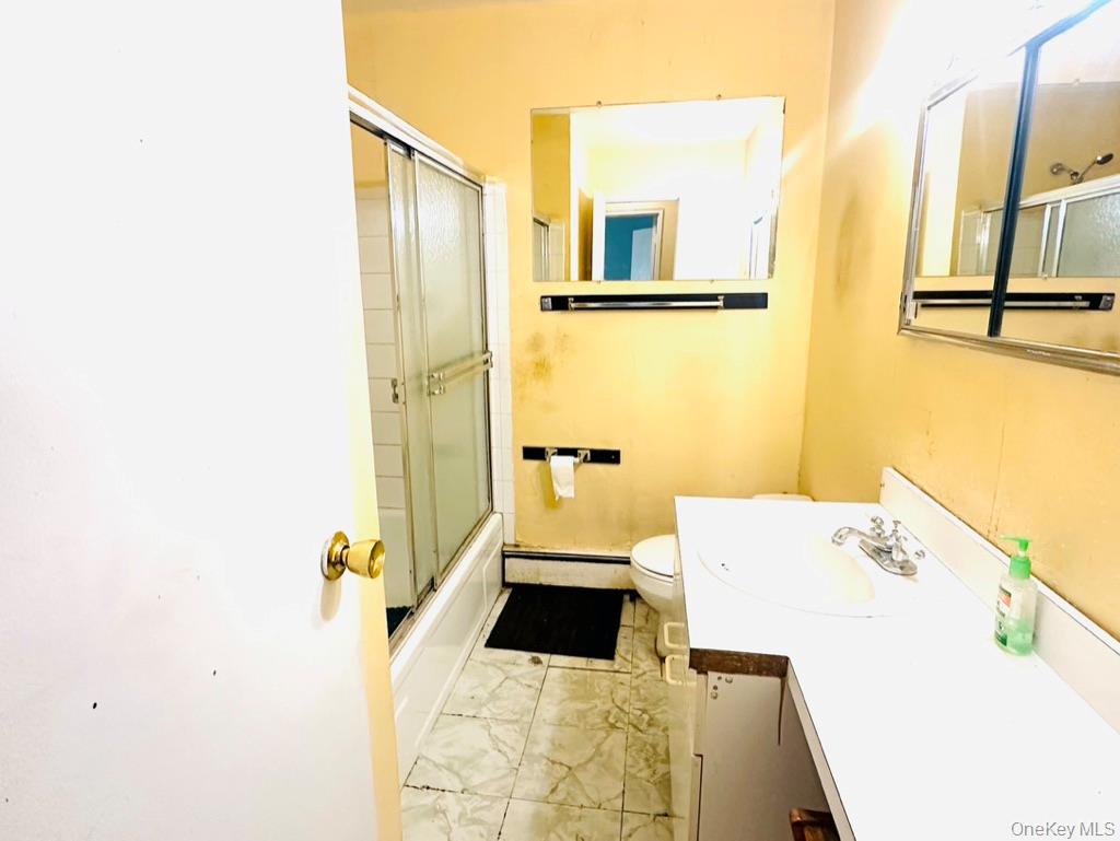 #6 photo, 700 Broadway, Amityville , NY 11701