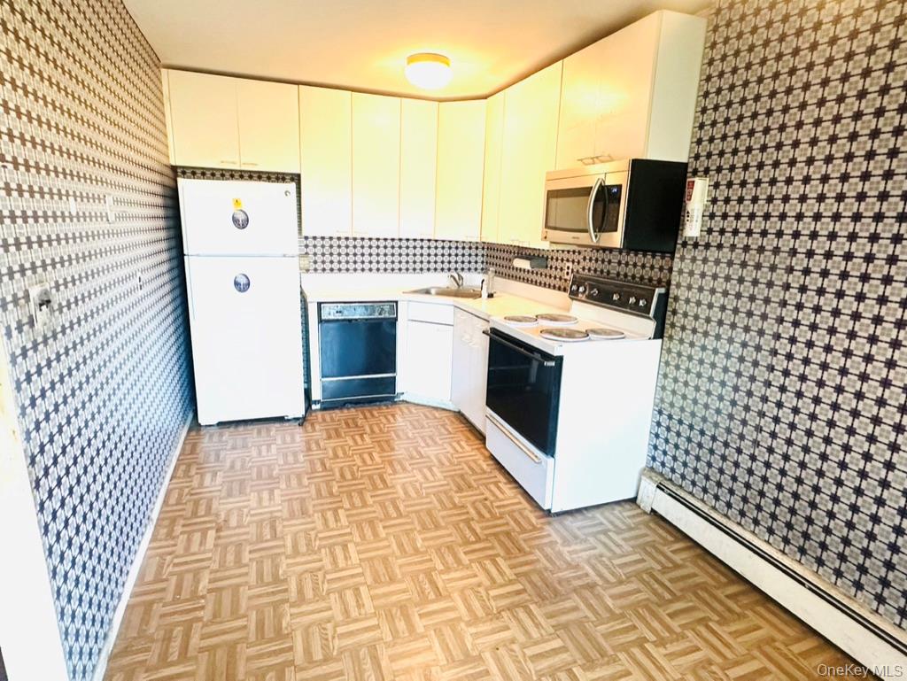 #7 photo, 700 Broadway, Amityville , NY 11701