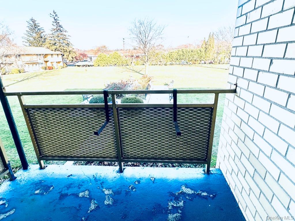 #8 photo, 700 Broadway, Amityville , NY 11701