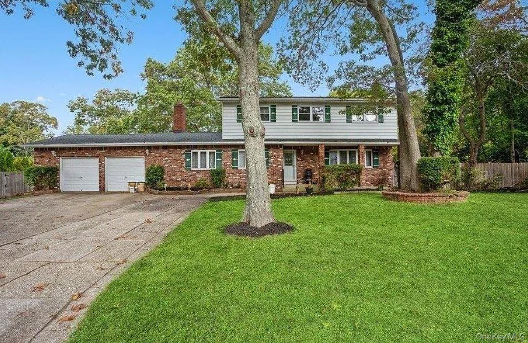 #1 photo, 11 Val Court, Holbrook , NY 11741