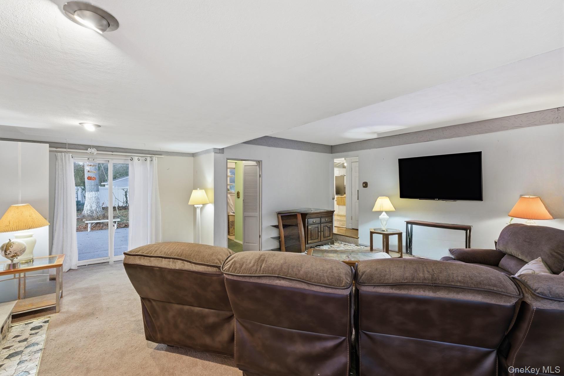 #6 photo, 11 Val Court, سوفولك Holbrook , NY 11741