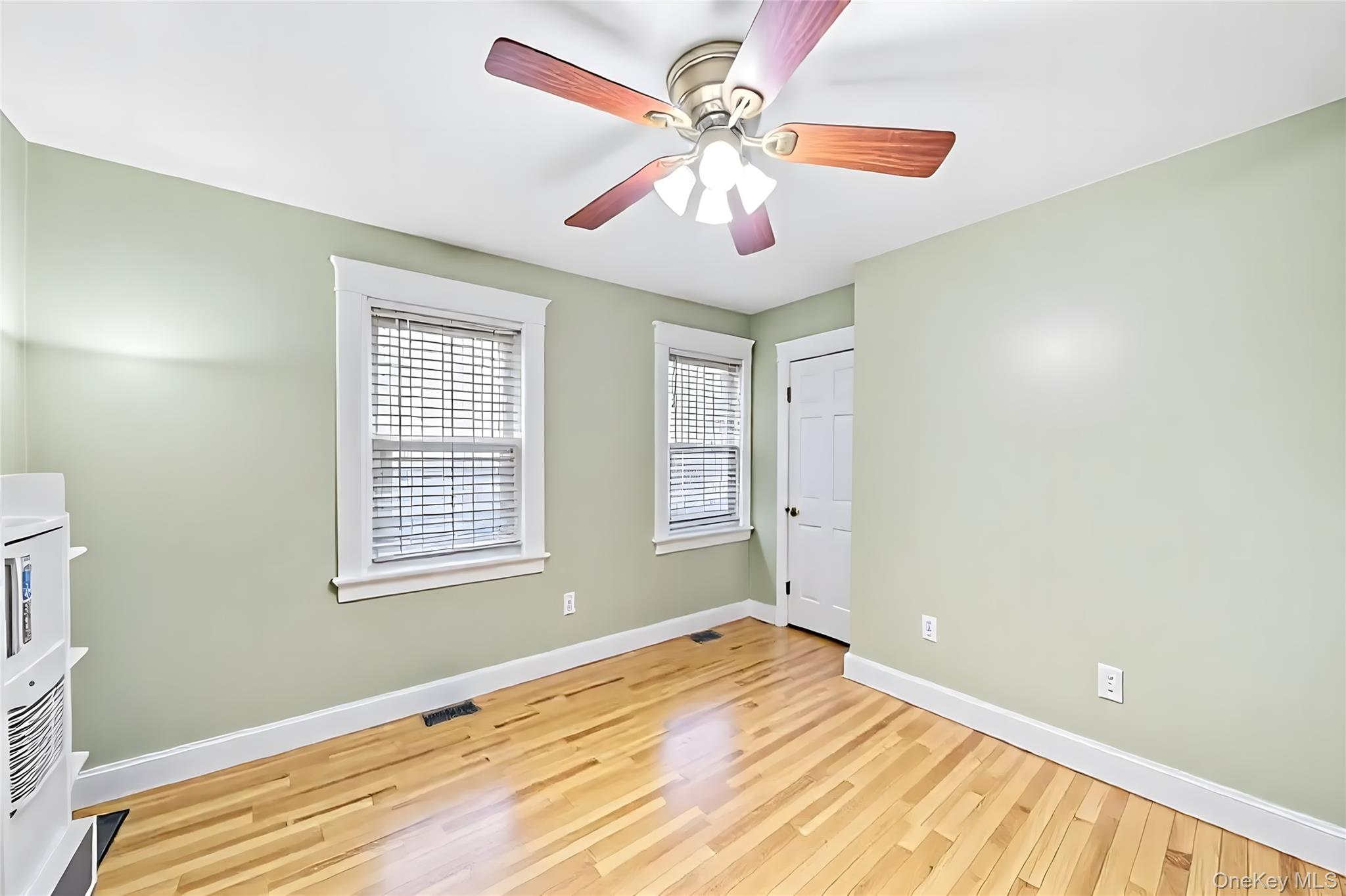 #6 photo, 17 cliffside Avenue, Staten Island , NY 10304