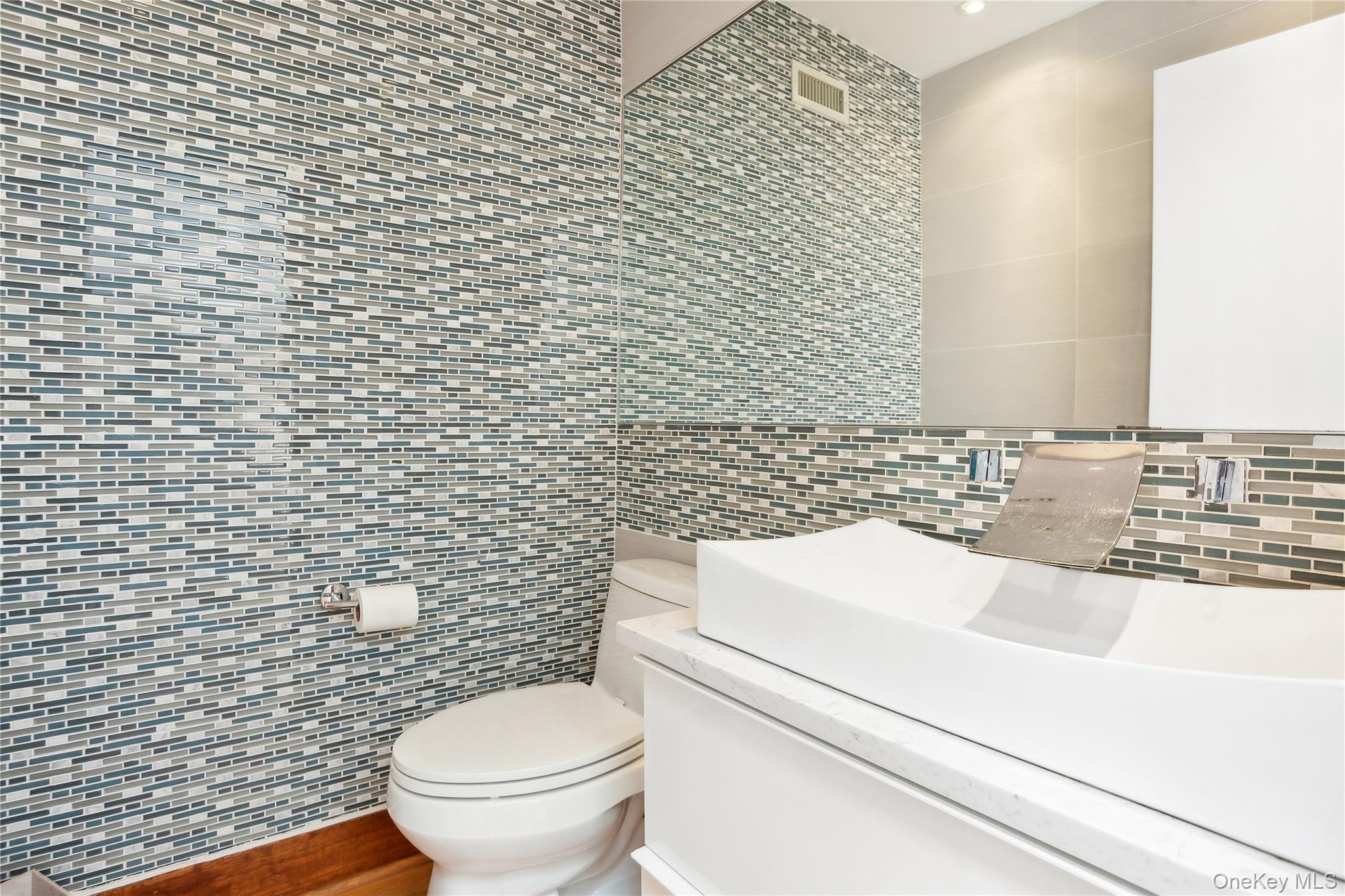 #19 photo, 425 Cedar Point Drive, Southold , NY 11971