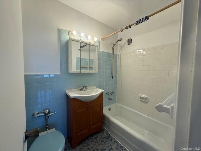 #5 photo, 108-49 63rd Avenue, Forest Hills , NY 11375