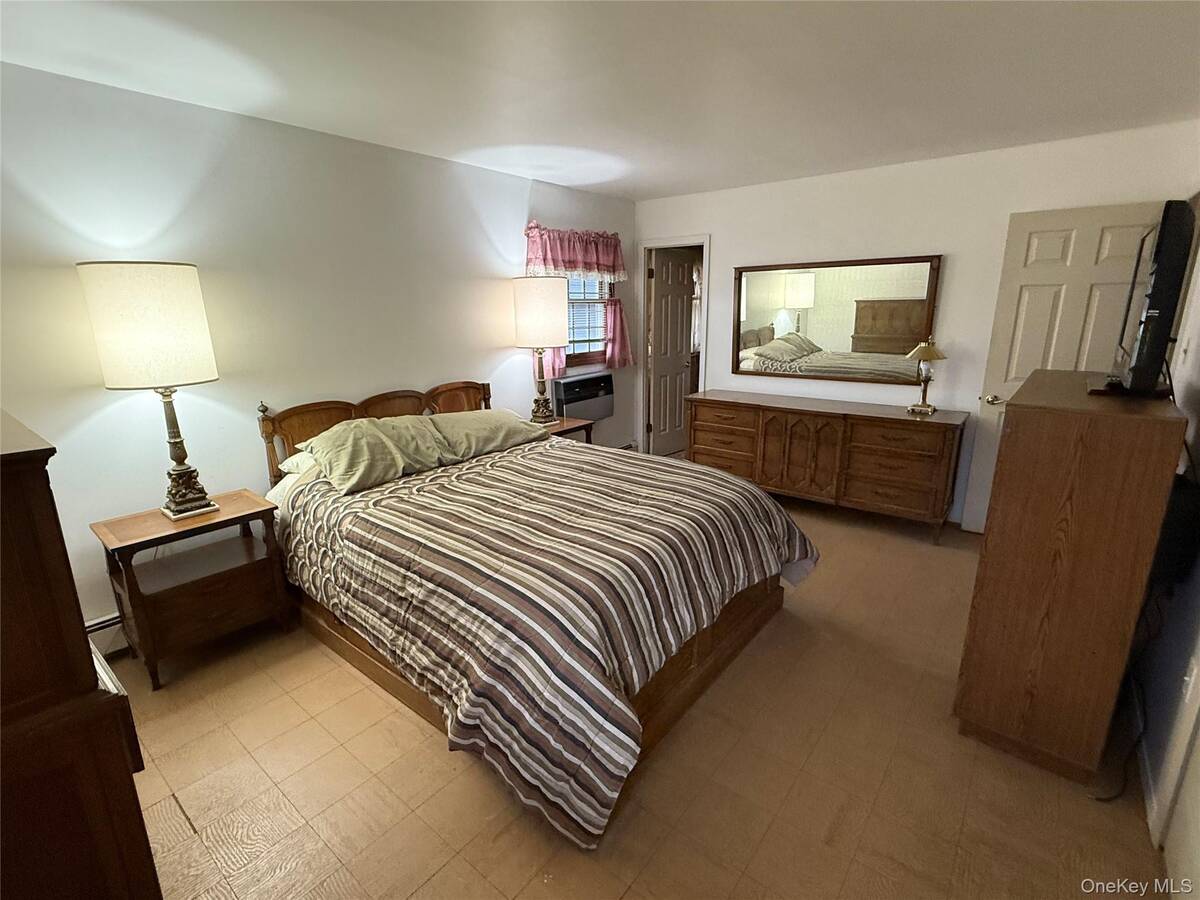 #6 photo, 28 Hargrove Drive, Stony Brook , NY 11790