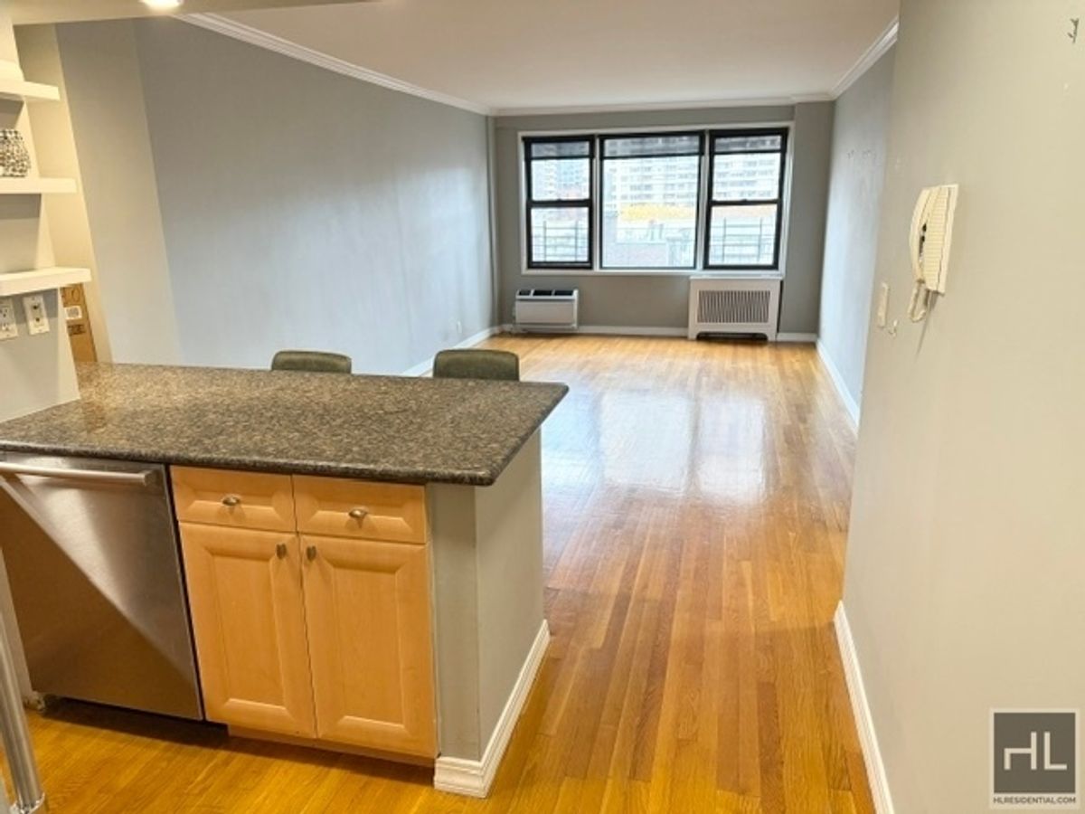 #1 photo, 333 E 34th Street, Murray Hill , NY 10016