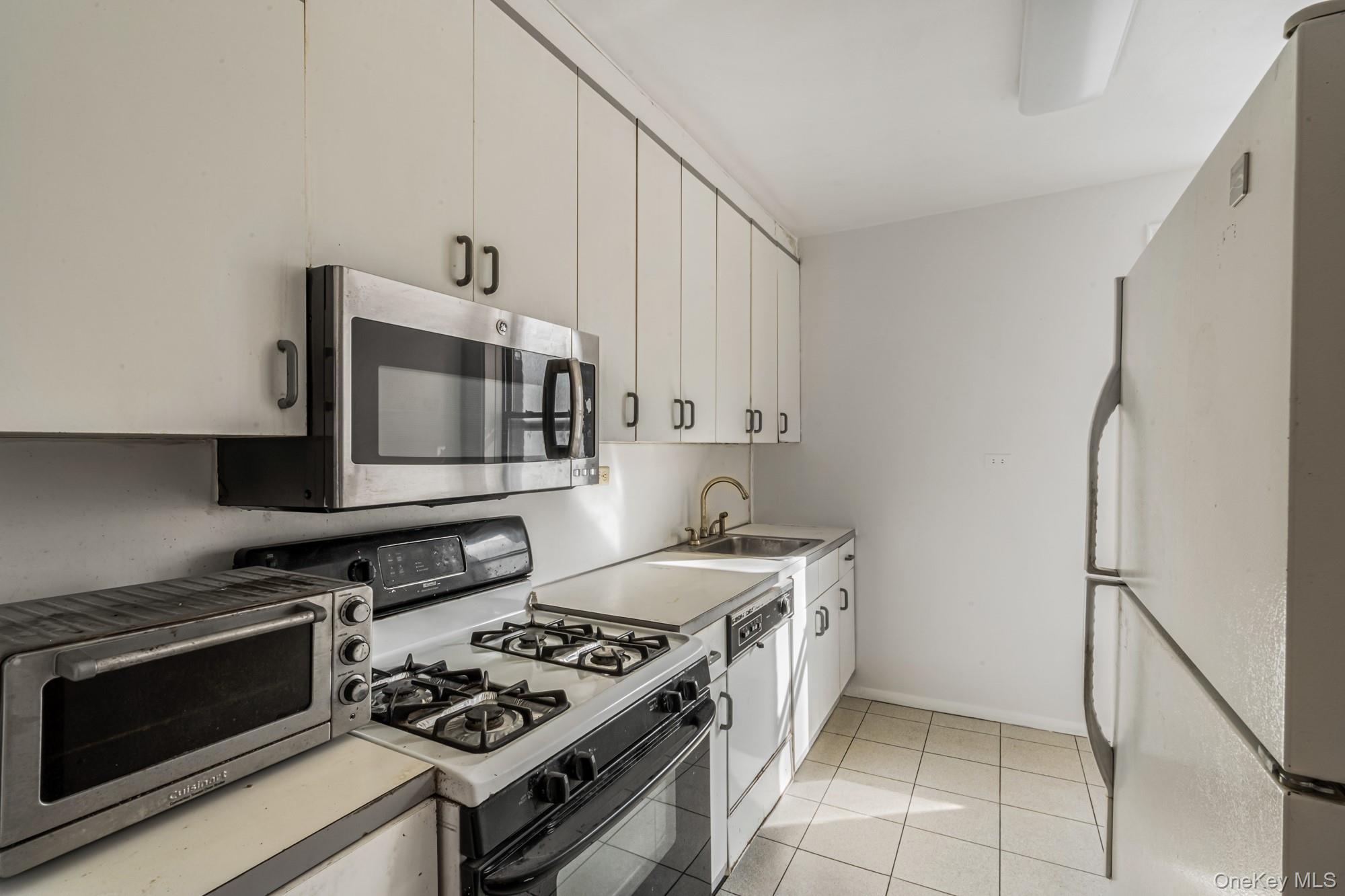 #8 photo, 102-30 Queens Boulevard, Forest Hills , NY 11375