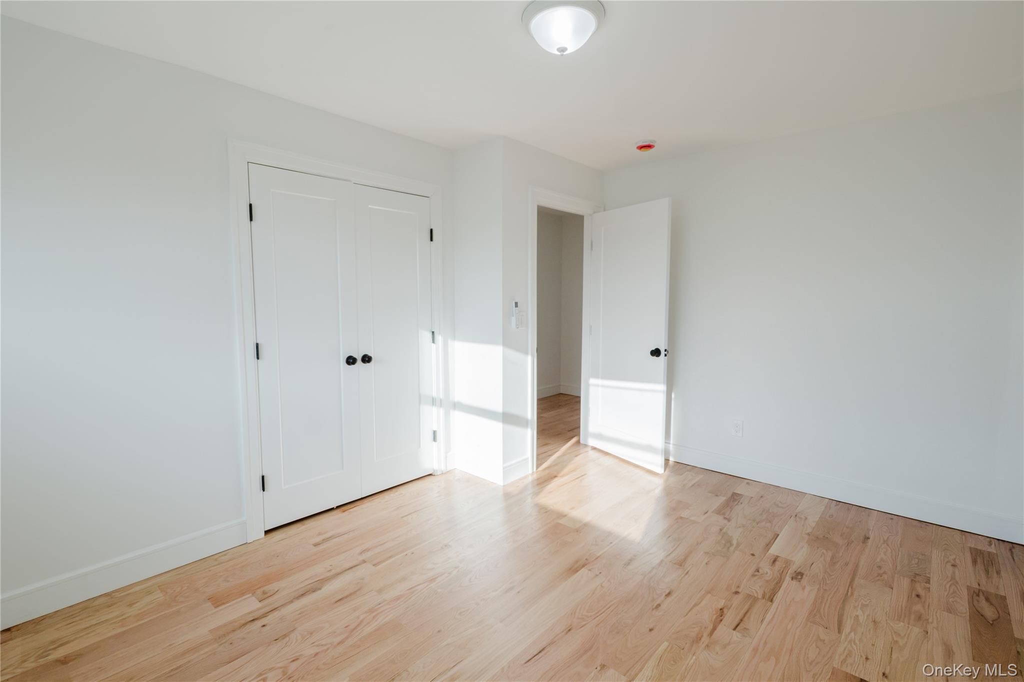 #12 photo, 886 S 7th Street, Lindenhurst , NY 11757