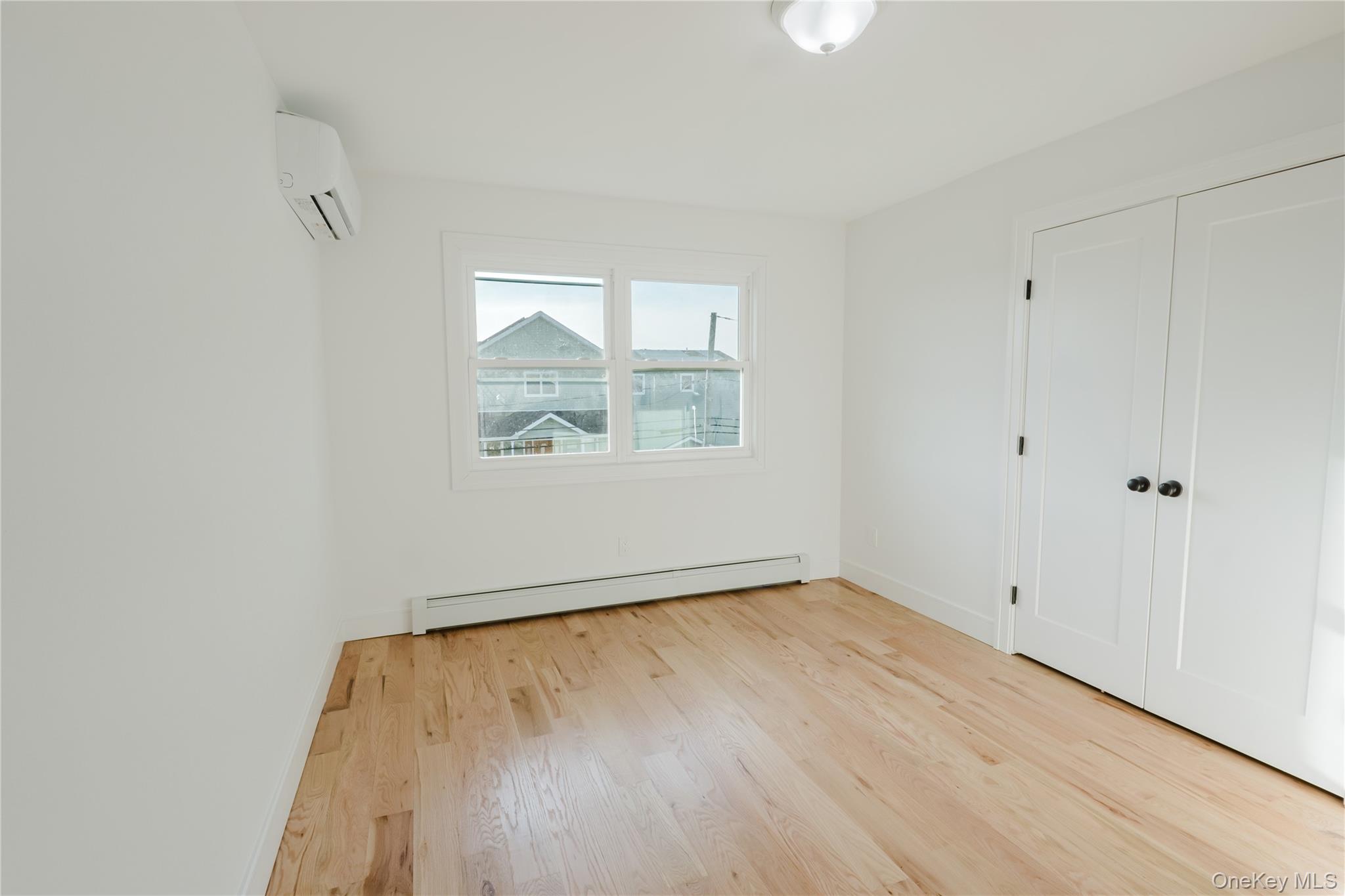 #13 photo, 886 S 7th Street, Lindenhurst , NY 11757