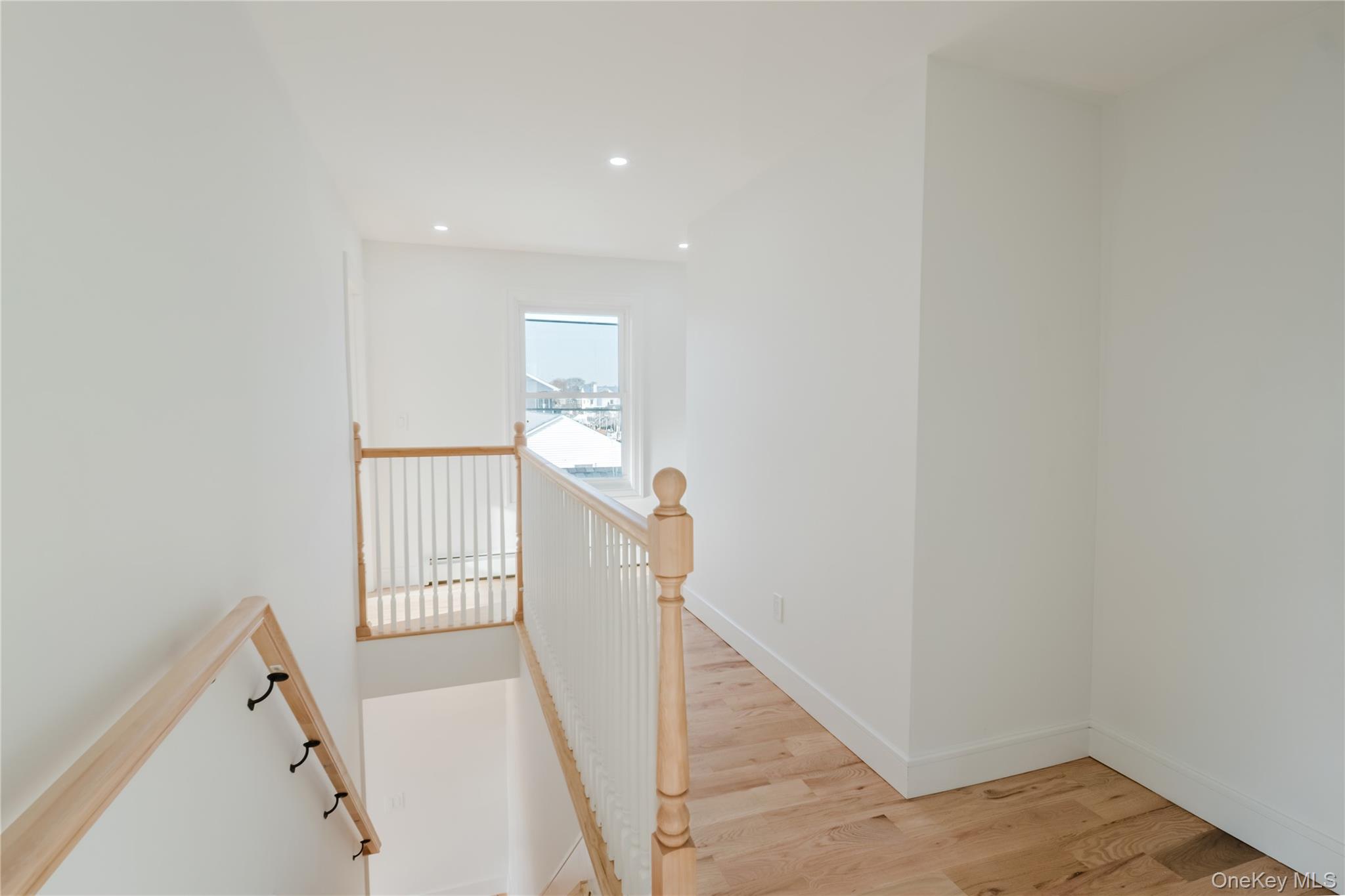 #15 photo, 886 S 7th Street, Lindenhurst , NY 11757