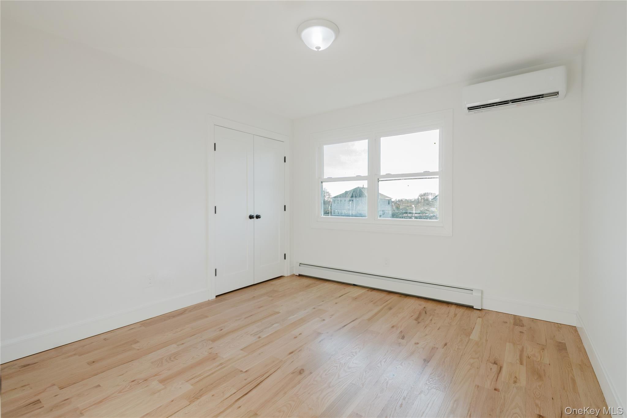 #16 photo, 886 S 7th Street, Lindenhurst , NY 11757