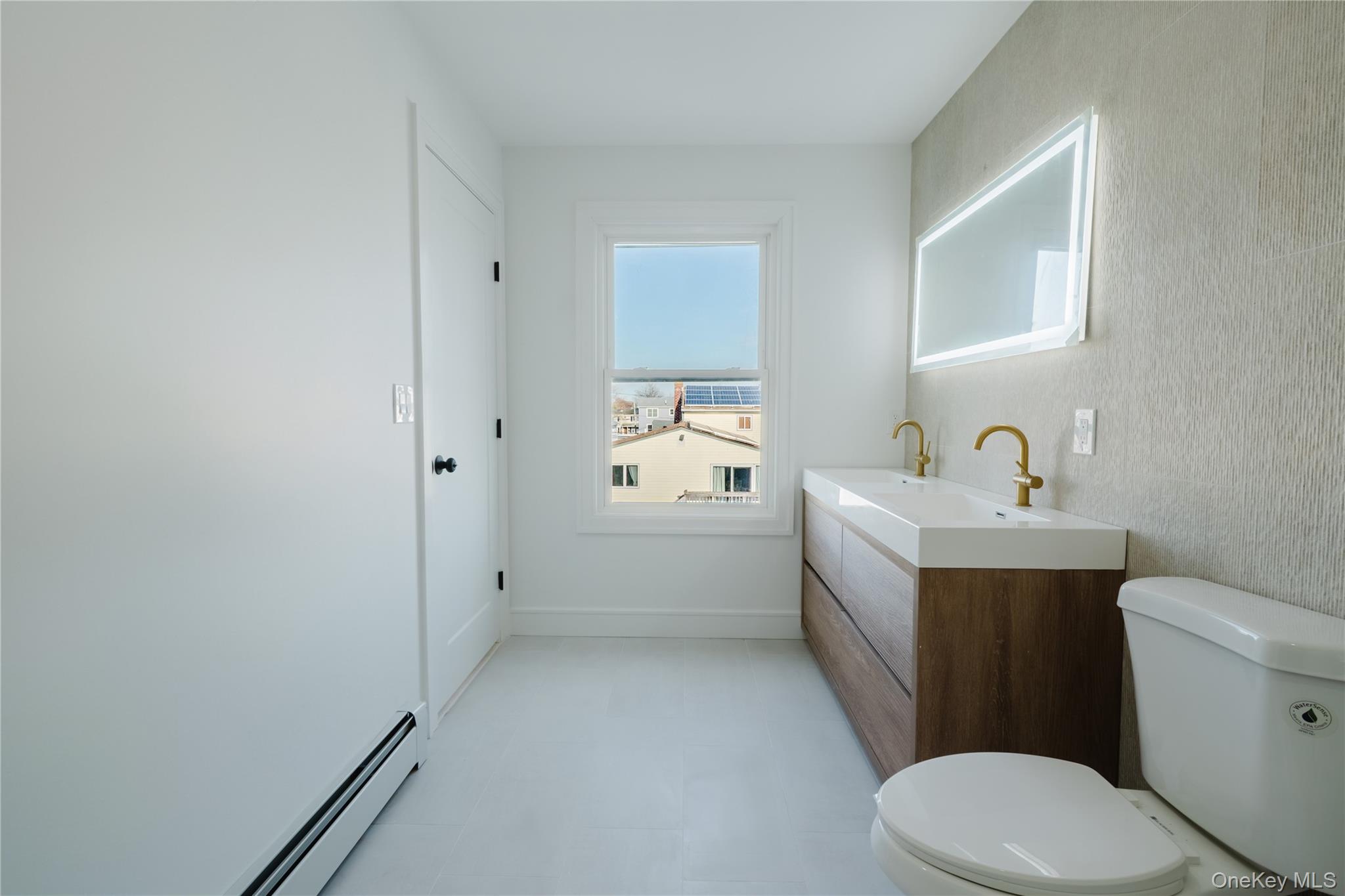 #19 photo, 886 S 7th Street, Lindenhurst , NY 11757