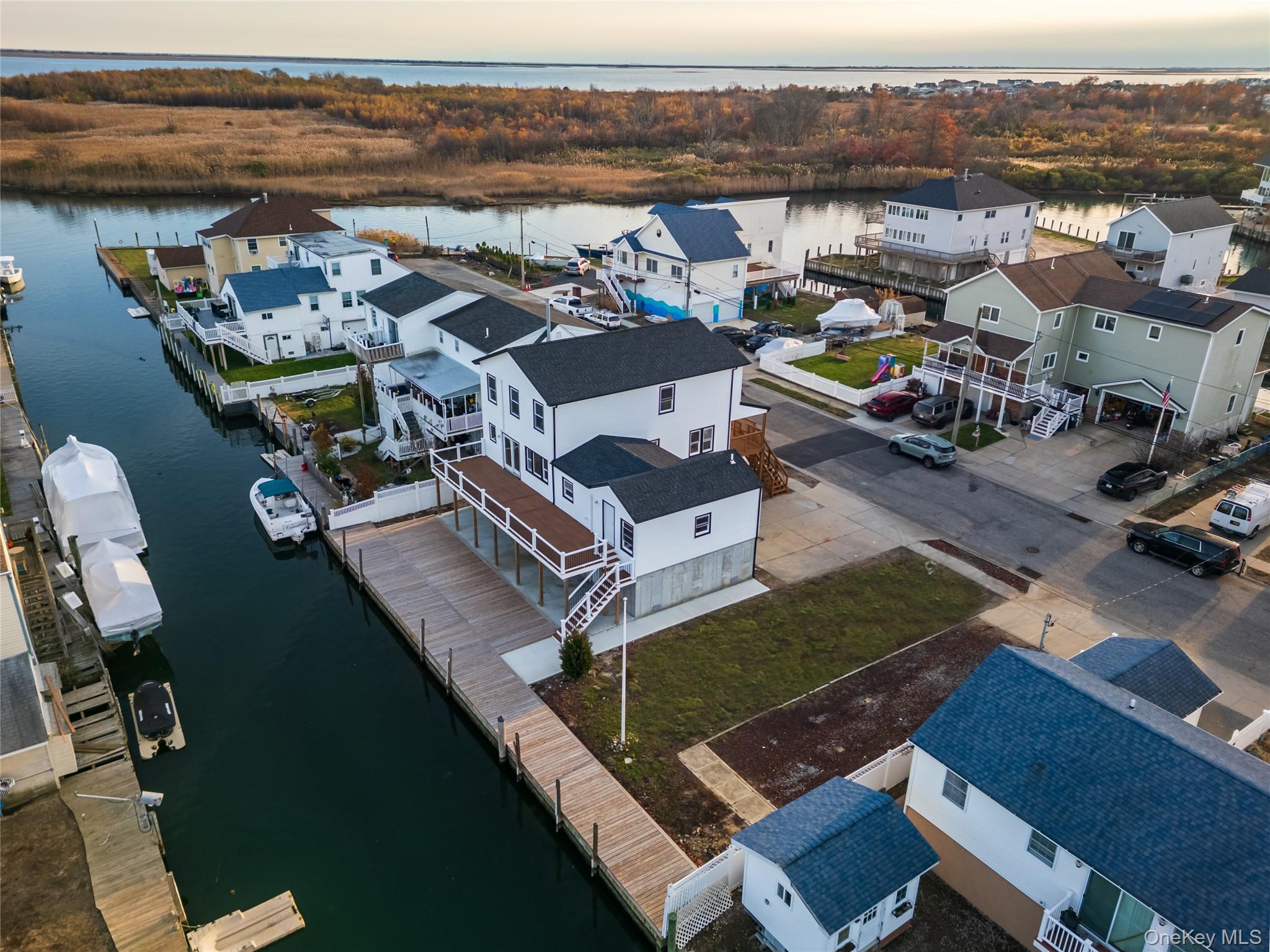 #2 photo, 886 S 7th Street, Lindenhurst , NY 11757