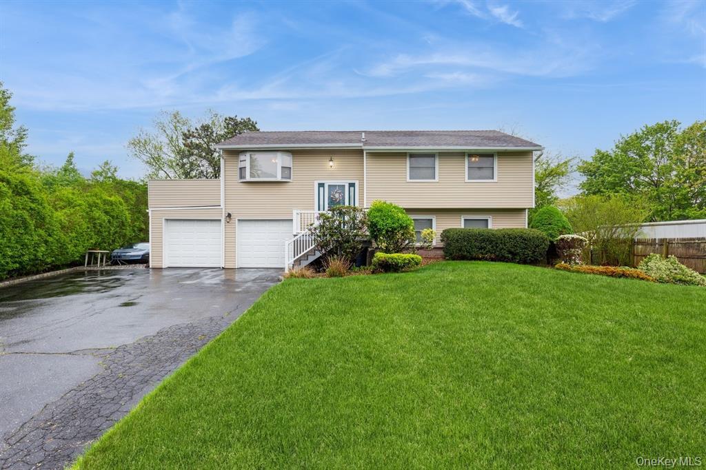 #1 photo, 14 Handy Lane, Medford , NY 11763