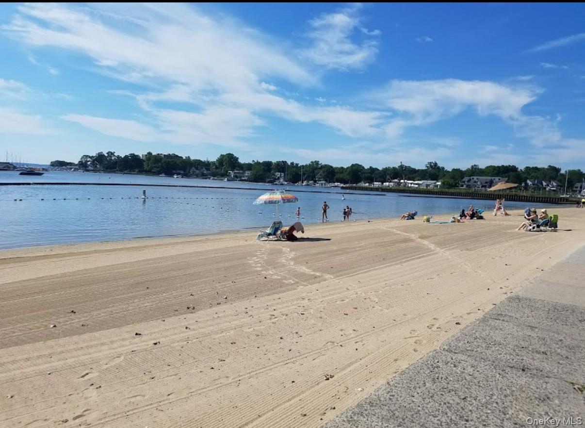 #17 photo, 604 Tompkins, Mamaroneck , NY 10543