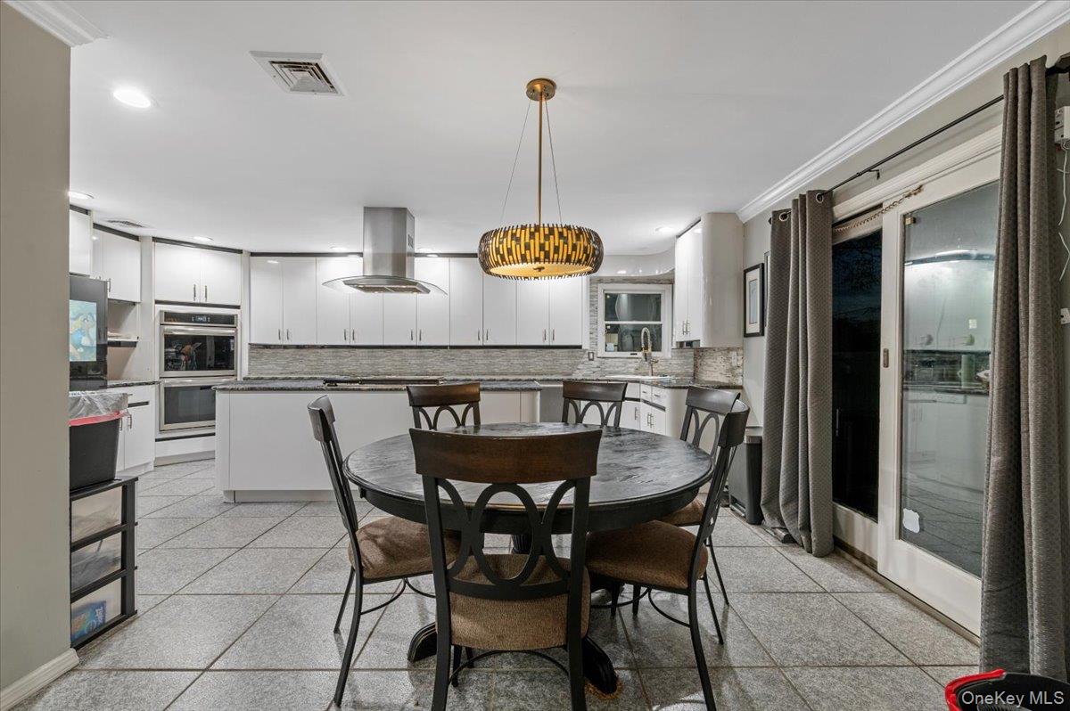 #12 photo, 44 E End Avenue, Hicksville , NY 11801