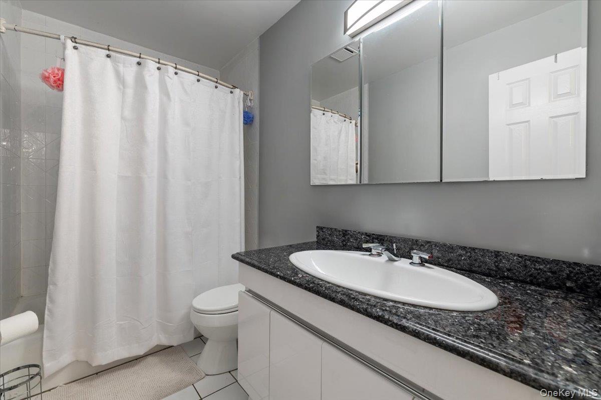 #16 photo, 44 E End Avenue, Hicksville , NY 11801