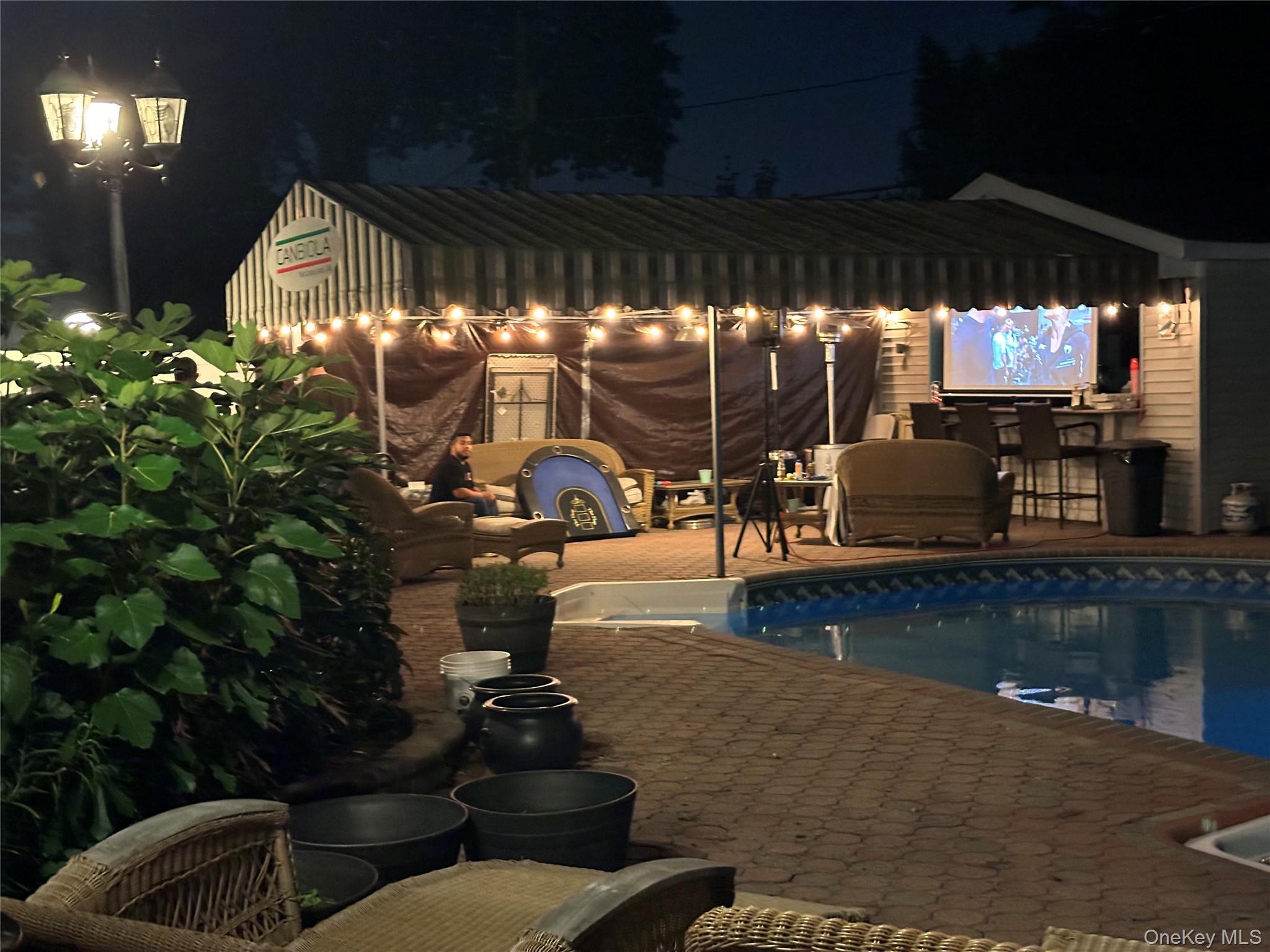 #19 photo, 44 E End Avenue, Hicksville , NY 11801