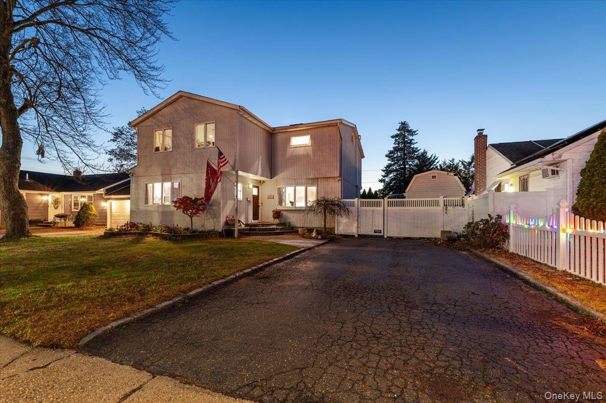 #2 photo, 44 E End Avenue, Hicksville , NY 11801