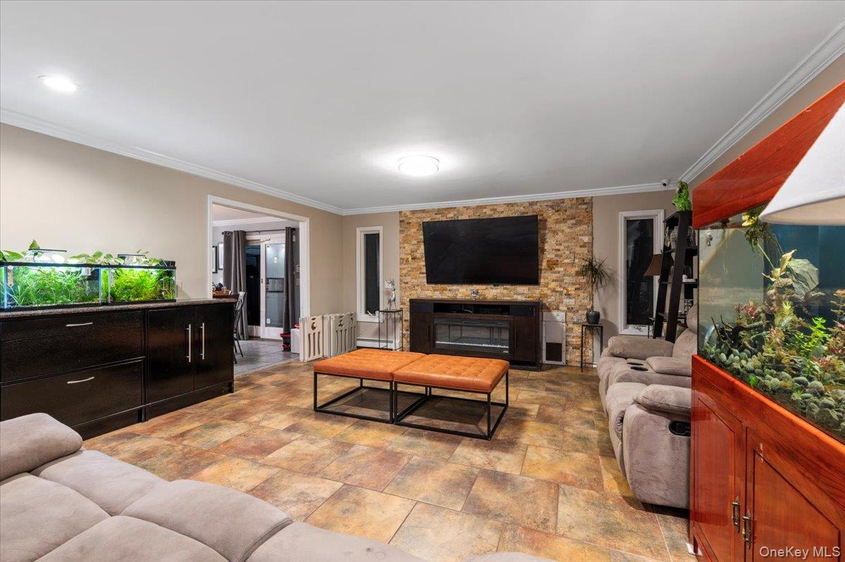 #4 photo, 44 E End Avenue, Hicksville , NY 11801