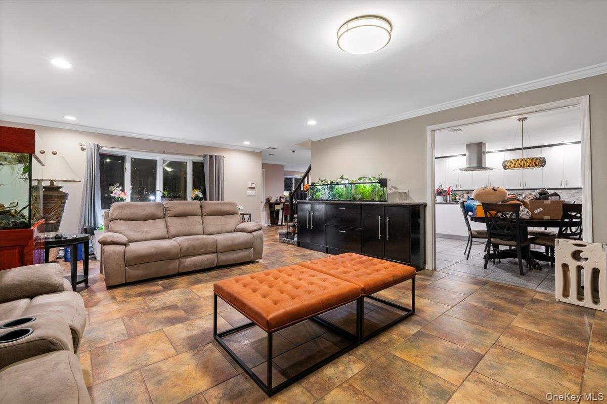 #5 photo, 44 E End Avenue, Hicksville , NY 11801