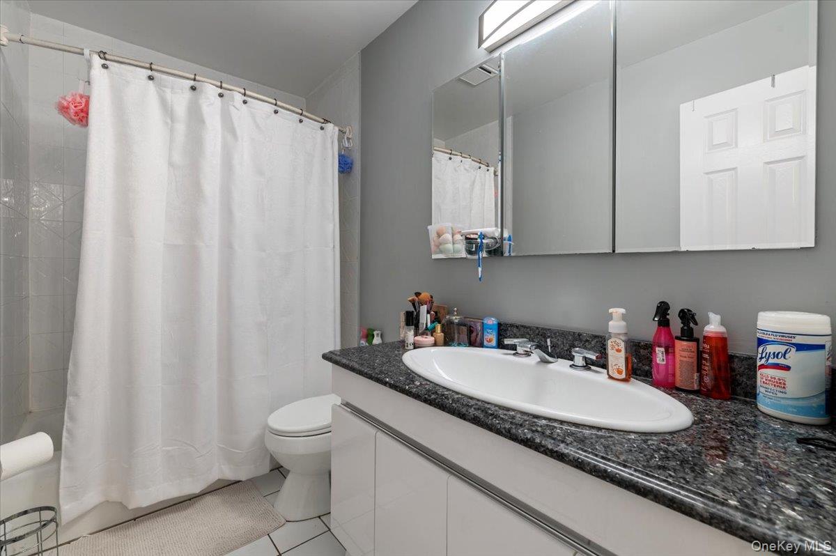 #8 photo, 44 E End Avenue, Hicksville , NY 11801