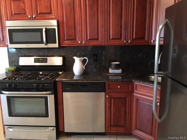 #2 photo, 1421 Broadway Avenue, Hewlett , NY 11557