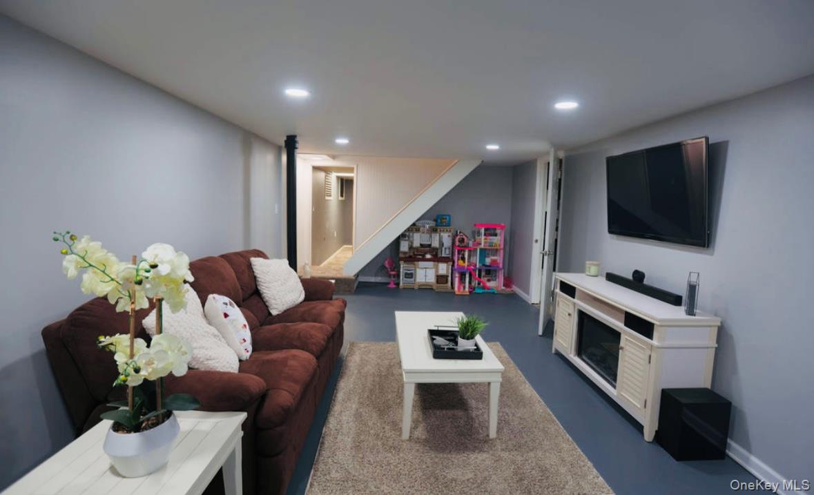 #18 photo, 407 Tree Road, سوفولك South Setauket , NY 11720