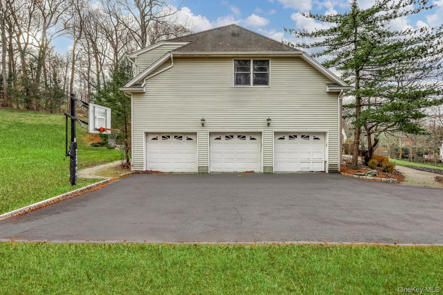 #4 photo, 22 Golden Road, Suffern , NY 10901