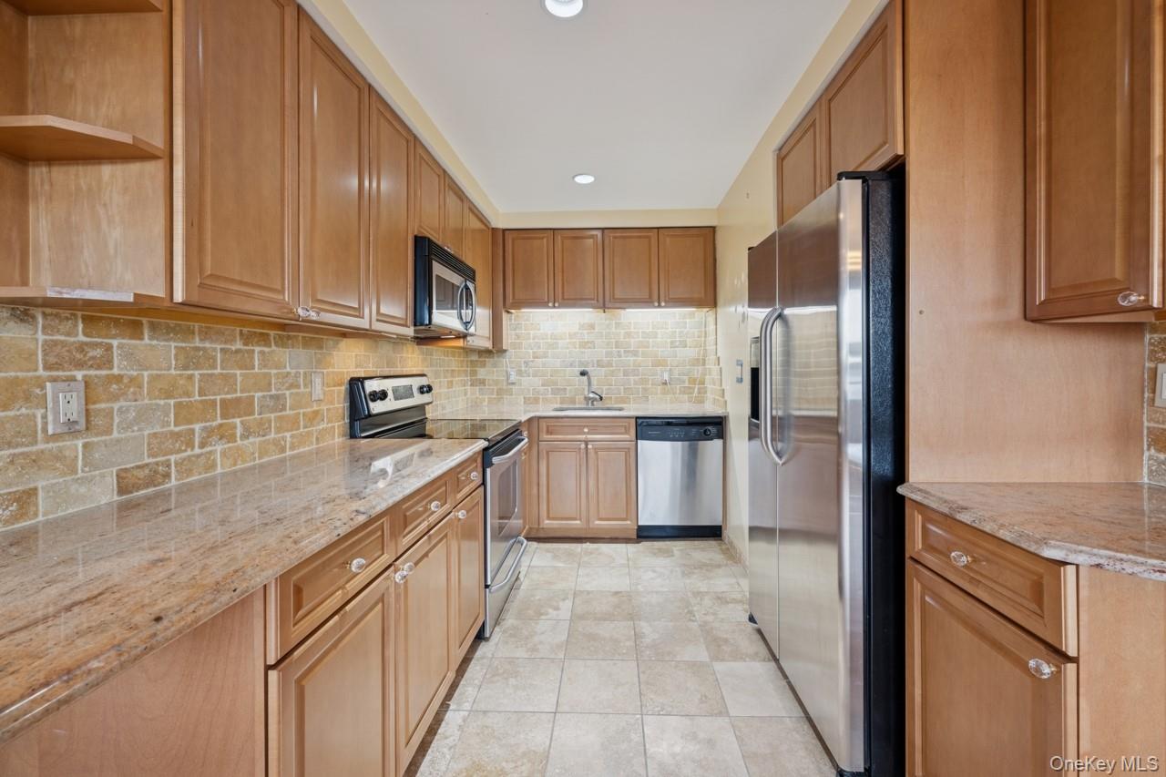 #5 photo, 166-26 Powells Cove Boulevard, Beechhurst , NY 11357